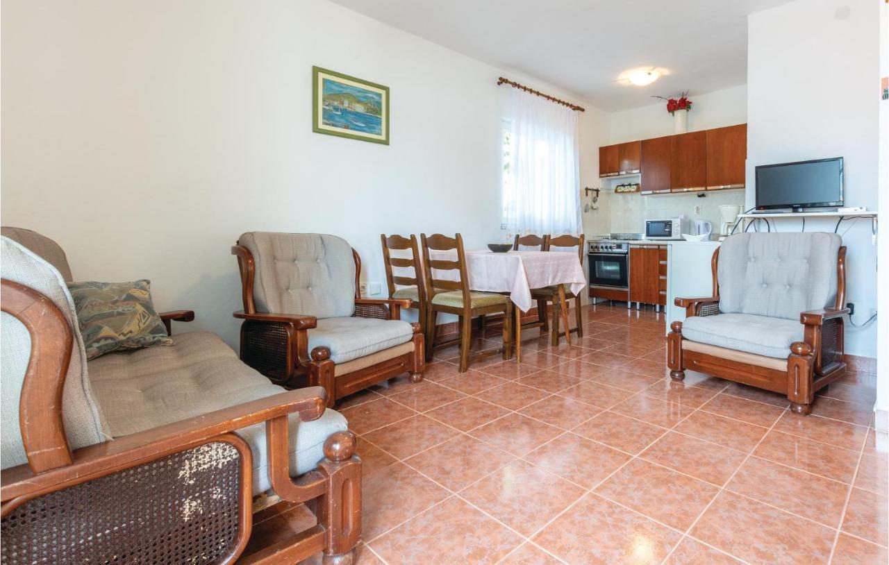 Cozy Apartment In Okrug Donji With Kitchen Donji Okrug (Ciovo) Exterior foto