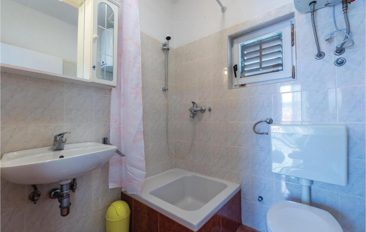 Cozy Apartment In Okrug Donji With Kitchen Donji Okrug (Ciovo) Exterior foto